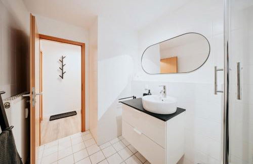 Bliss Place - Serviced Apartment - Arbeitsplatz, Zentral, Küche, Waschmaschine, SmartTV - Foto 13