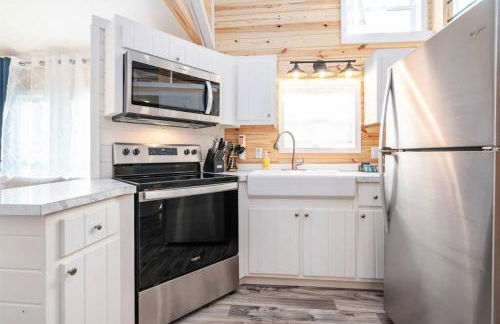 8 All Decked Out, Luxury Tiny House, Boat Parking Mins to Lake Guntersville, Downtown - Foto 12