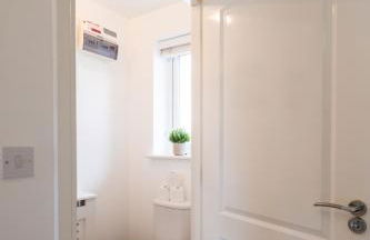 Cozy Glam Patchway Garden House Sleep 9 Mid-Long Term Welcome - Foto 3