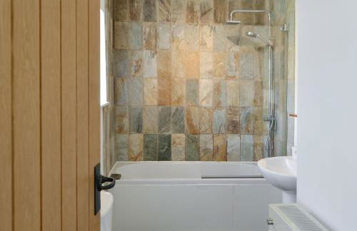 Dolly's Cottage - Photo 13