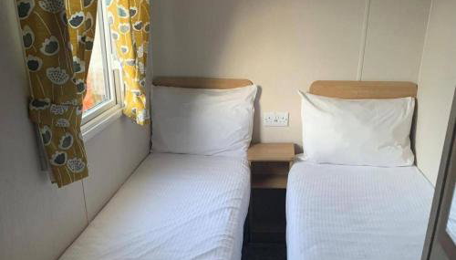 3 Bed Cabin - Sleeps 6 - Wifi Free Parking Pets - Foto 3, furniture