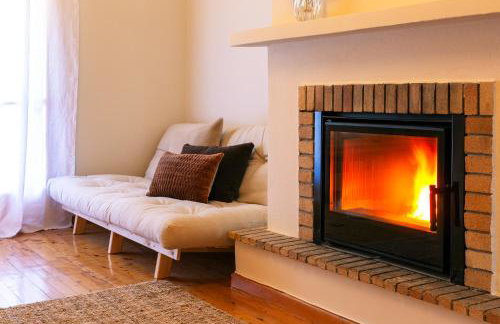 VYTINA LOFTS - Cozy 2-Level Loft Apartments with Fireplace & Mountain Views - Photo 5