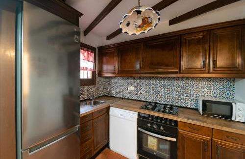 Comfortable Spacious Family House, Large Terrace and Garden, Beach and Bars - Photo 27