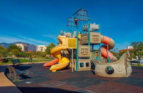 2044-Groundfloor with huge terrace and pools - Foto 21