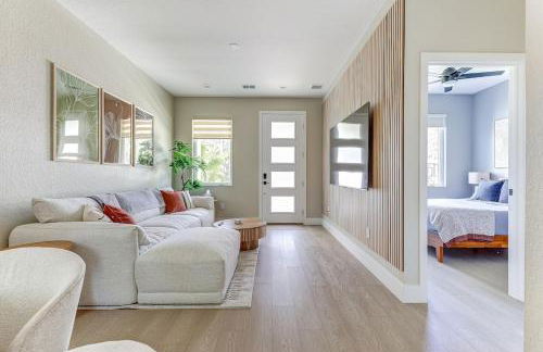 Chic & Spacious 4 Bedroom 3 Full Bathrooms Retreat in West Tampa and Pvt Backyard - Foto 48