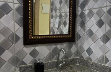 Casa quatro com cozinha americana e quintal compartilhado - Foto 3