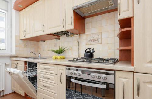 Apartament na Parterze z Parkingiem i Biurkiem do Pracy Zdalnej w Piasecznie by Noclegi Renters - Foto 20