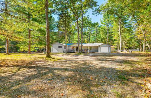 2 Blocks to Boat Ramp Higgins Lake House with Grill - Foto 26