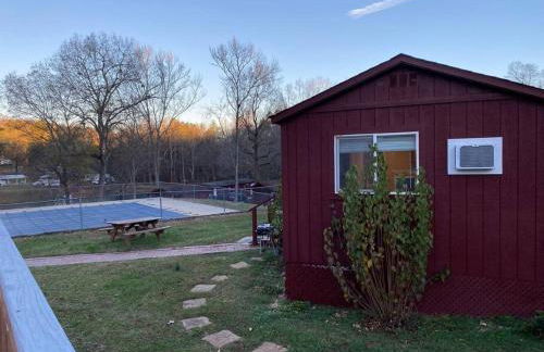 Modern Woodland Cabin With Pool View - Foto 13