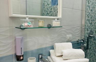 Airport Air Terminal 21 - Photo 20