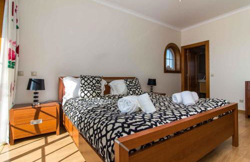 Luxury Villa with Private Pool, Gym & Leisure Room by Gale Beach LM25 - Foto 6