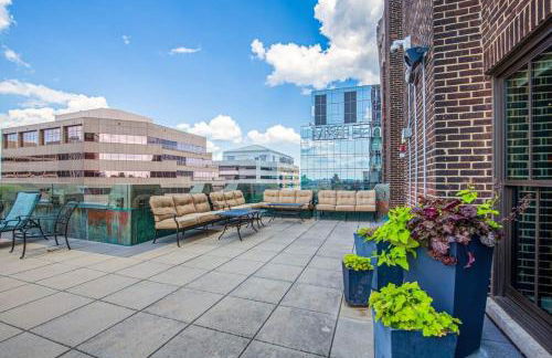 1BR Luxury Apartment With Rooftop Deck & Pool - Foto 34