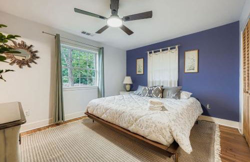 Elegant & Spacious Family Gem with Games, Office, Yard - Foto 1