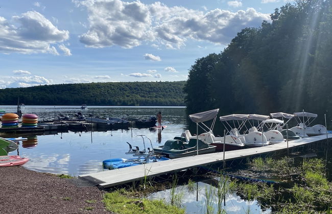 Pocono Retreat -1 Mile to Lake and Skiing - Foto 65