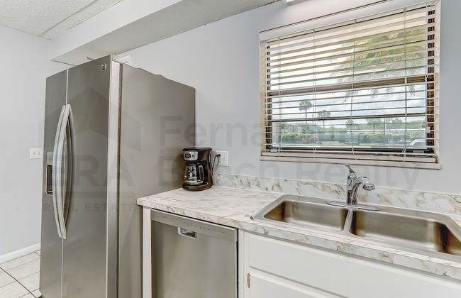 Spacious Oceanfront Condo, Easy Access to Private Fishing Pier by RedAwning - Foto 30