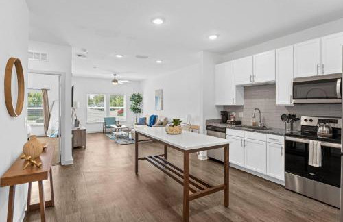 Chic 1BR Apt| King Bed| Pool| Gym| Close 2 Beach. - Foto 8