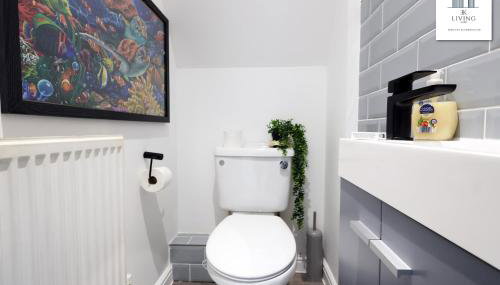 Spacious 3 Bed Home In The Heart Of Bridgend - By EKLIVING LUXE Short Lets & Serviced Accommodation - Foto 2