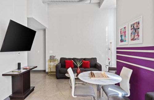 Stunning Downtown Apartment with Pool, Laundry, Parking - Foto 3