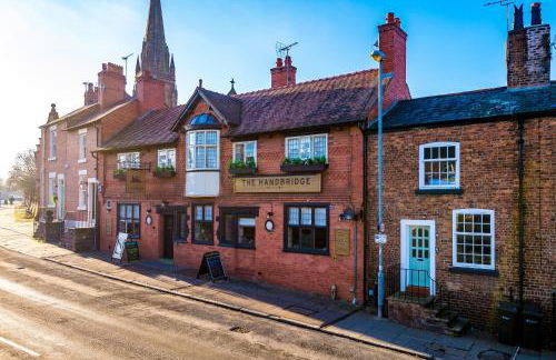 Charming 1-bed house in Chester by 53 Degrees Property, Ideal for Couples & Business, Amazing Location - Sleeps 4 - Photo 25