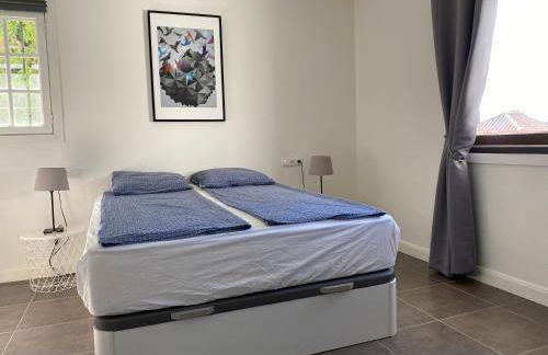 Villa with a big garden and heated pool - Photo 33