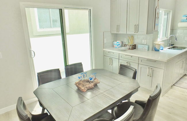 New Beach & Bay Retreat Full of Amenities! - Foto 14