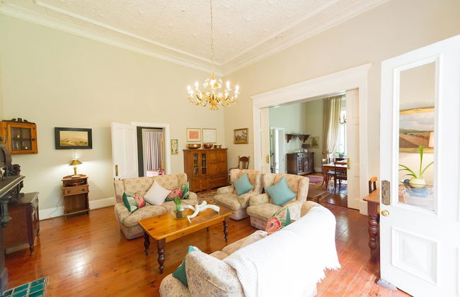 Lovely Spacious Room With Breakfast on one of our top Picks in Pretoria - Foto 23