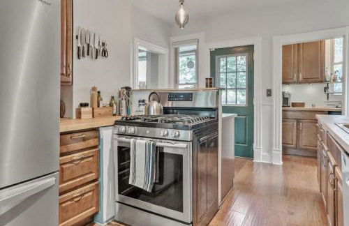 City Oasis Awaits Cozy DT Home With Hot Tub Vikings - Foto 13