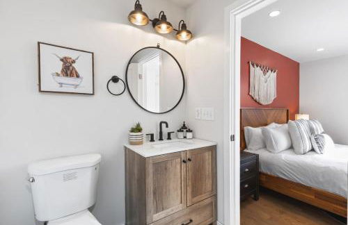 Chic and Cozy - Walk to Bars, Coffee, and Restaurants - Foto 23