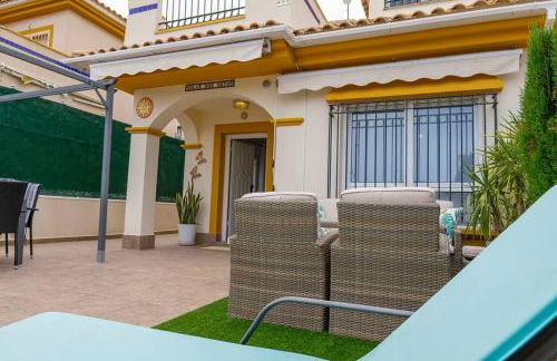 Beautiful 3 Bed Townhouse with landscaped communal pool area - Foto 36