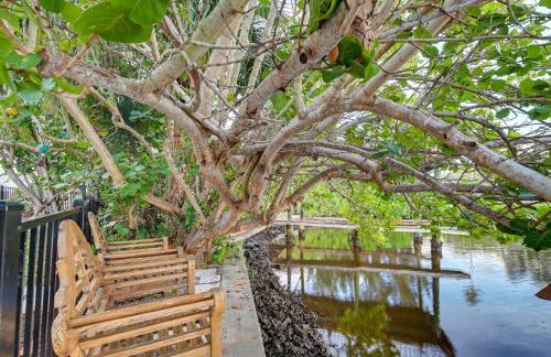 Pet-Friendly Waterfront Home - 2 Mi to Beach! - Foto 12