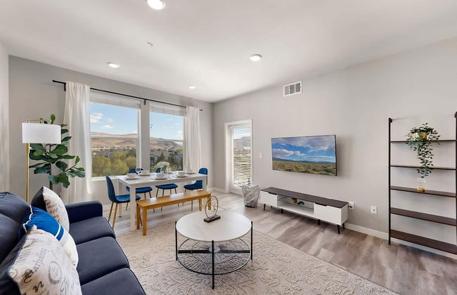 Chic Apt w Jacuzzi Pool BBQ Mountain Views - Foto 9