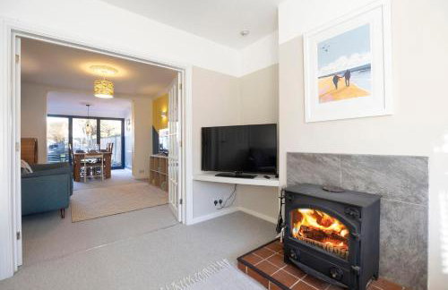 Charming 3 Bed Home in Churchdown with Hot Tub - Foto 13