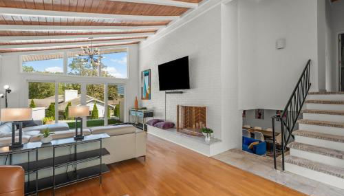 Upscale Modern Home with perfect triad location - Foto 5