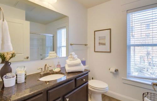 Walkable Lynchburg Condo with Private Balcony - Foto 16