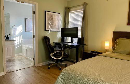 3 BR w/ King Bed, Standing Desk, Ping Pong, Arcade - Foto 6