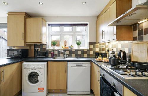 4BR 6Beds 3 Bath Private Parking Garden Kings Cross 25 min & Harry Potter - Foto 10