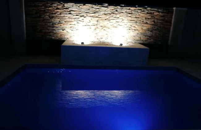 Posh 3 Bed Guesthouse in Hillside With Pool - 2039 - Foto 16