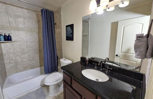 Galleria Comfort 3BR King Bed Private Jacuzzi and Garage - Foto 9