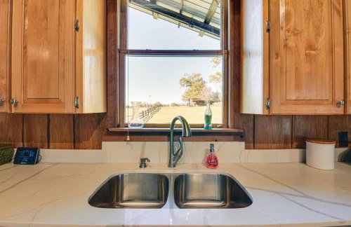 Pet-Friendly Opp Vacation Rental w/ Spacious Deck! - Foto 8