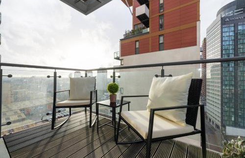 Cosy, modern high rise with views! 2 bedroom - Foto 1