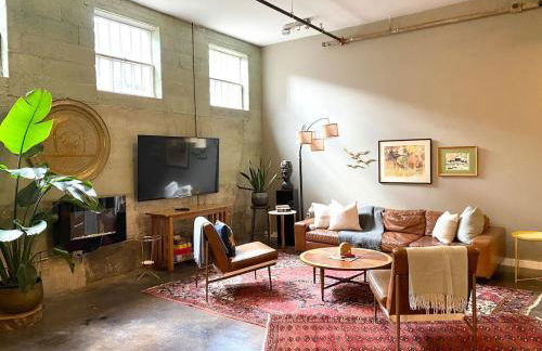 Modern City Loft Downtown Lynchburg VA LYH HUGE - Foto 1