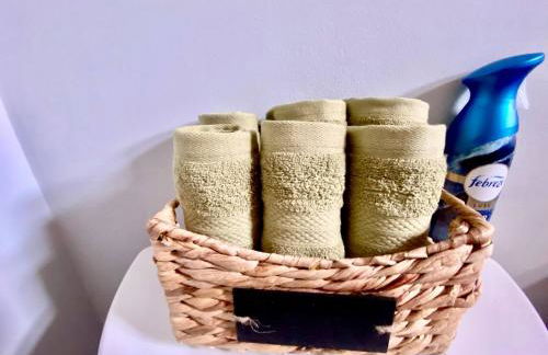 Easy PATH&Bus access- NYC| designer home + Deck. - Photo 49