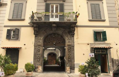 La cartolina di Napoli free parking for small cars only - Foto 37