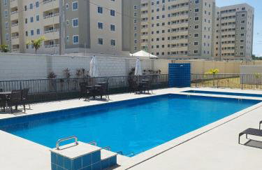 FLAT ACONCHEGANTE poucos min da praia - Foto 1