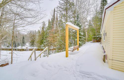 Ice Fish and Snowmobile Riverfront Manistique Cabin - Foto 4