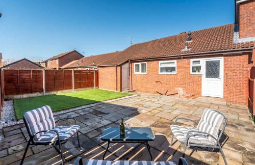 14 Acomb Wood Drive Peaceful 2-Bed Home in York with Free Parking - Pass the Keys - Photo 23