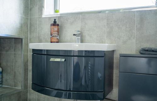 Jodi's Bungalow - Garden and Parking - Foto 15