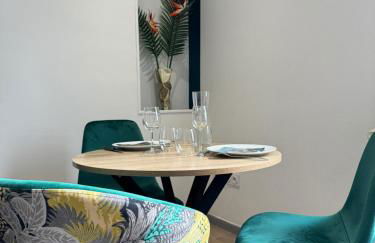 L'Oiseau du paradis - terrasse privée, parking, wifi rapide, arrivée autonome, entre gare et centre-ville, rez-de-chaussée - Foto 7