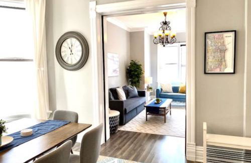 Walk to Wrigley 3BR1BA Sleeps 8 Free Parking - Foto 22