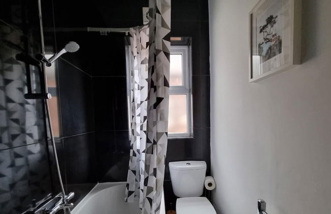 Astonishing House With Outdoor Seating BBQ - Foto 14